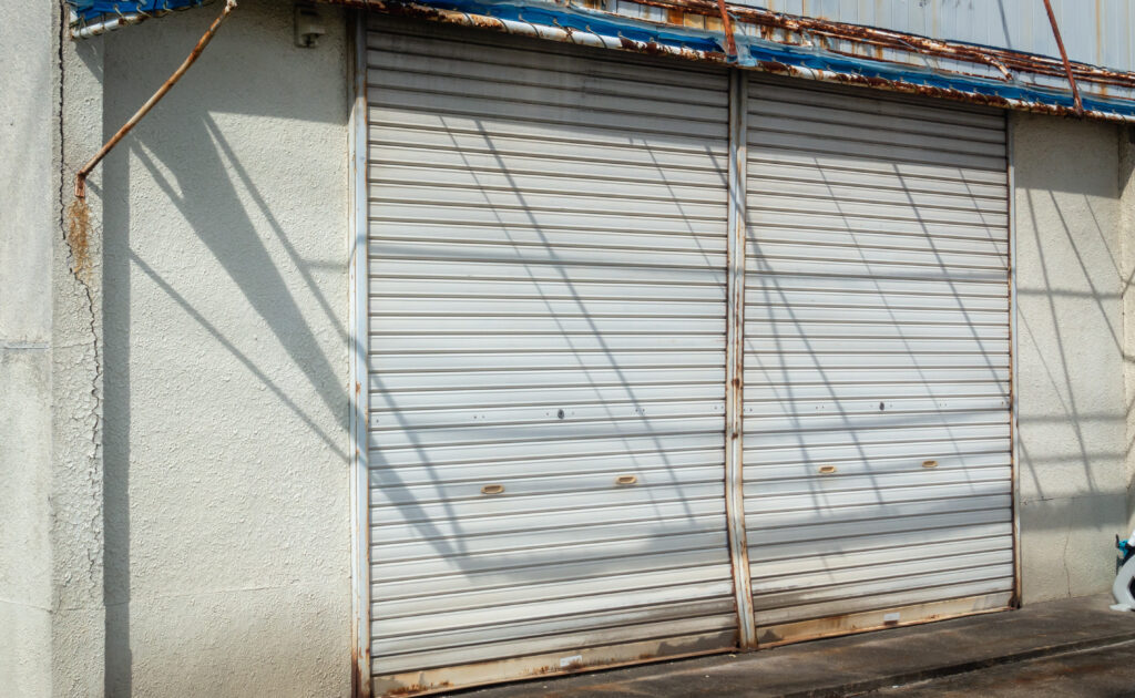 歪んだシャッター
